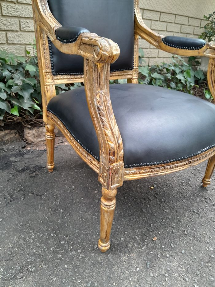 A 20th Century French Style Pair of Carved Gilt-Wood Arm Chairs Upholstered in Black Leather - Image 7