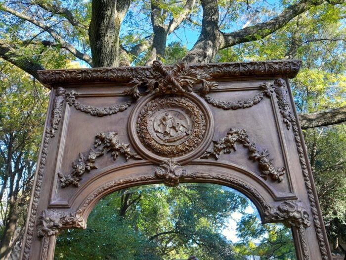 A French Style Ornately Carved and Gilded Bevelled Mirror of Large Proportions - Image 15