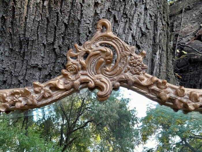A French Style Ornately Carved and Gilded Bevelled Mirror of Large Proportions - Image 8