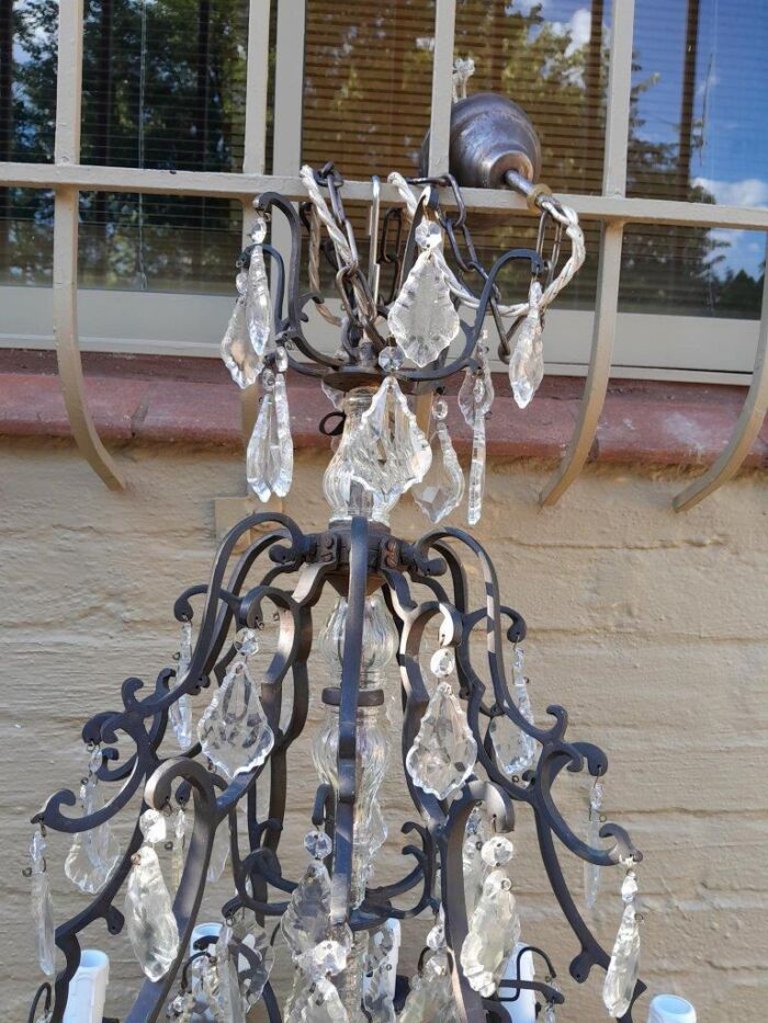 A 20TH Century French Style Crystal Chandelier - Image 5