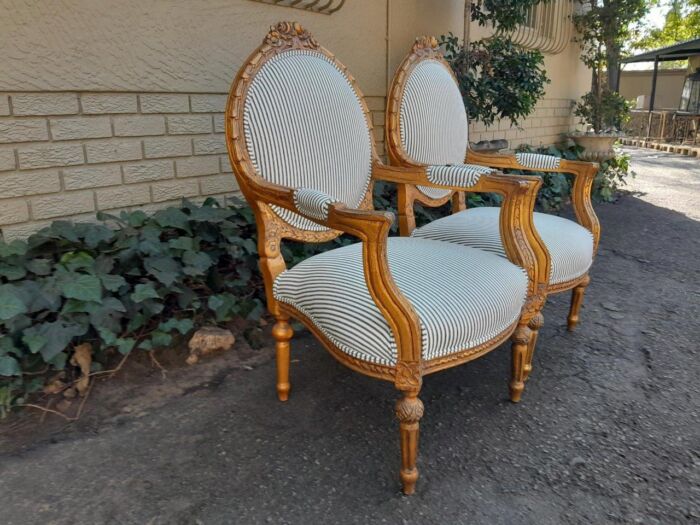 A 20TH Century French Style Pair Of Ornately Carved Giltwood Armchairs - Image 4