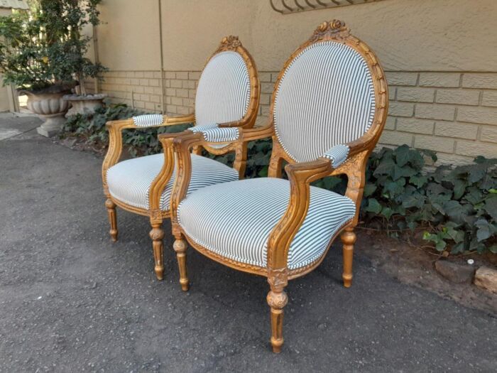 A 20TH Century French Style Pair Of Ornately Carved Giltwood Armchairs - Image 5