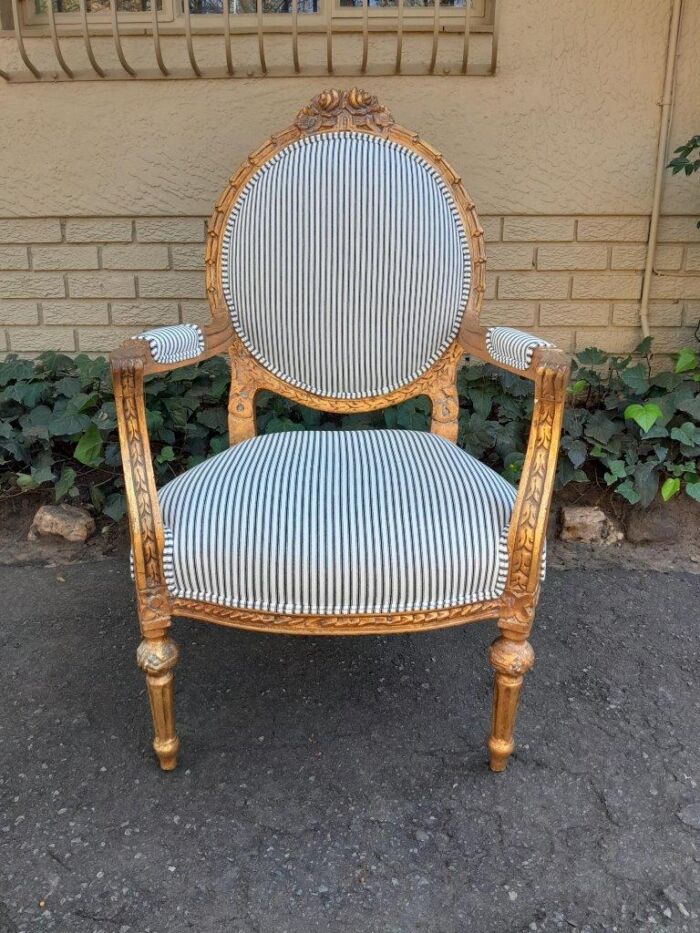 A 20TH Century French Style Pair Of Ornately Carved Giltwood Armchairs - Image 6