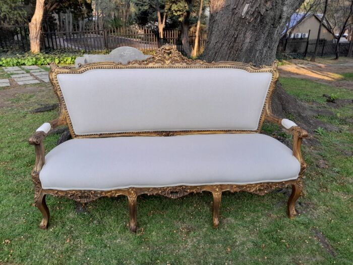 A 20th Century Circa 1950 French Style Ornately Carved Giltwood Settee - Image 5