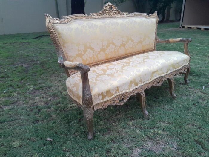 A 20th Century Circa 1950 French Style Ornately Carved Giltwood Settee - Image 4