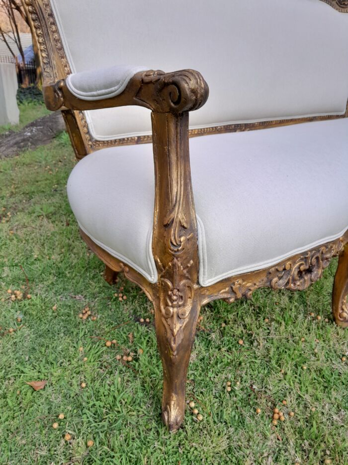 A 20th Century Circa 1950 French Style Ornately Carved Giltwood Settee - Image 7
