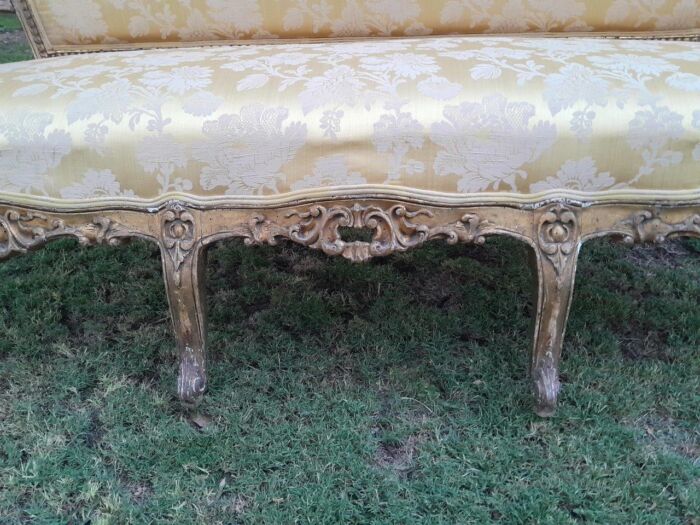 A 20th Century Circa 1950 French Style Ornately Carved Giltwood Settee - Image 7
