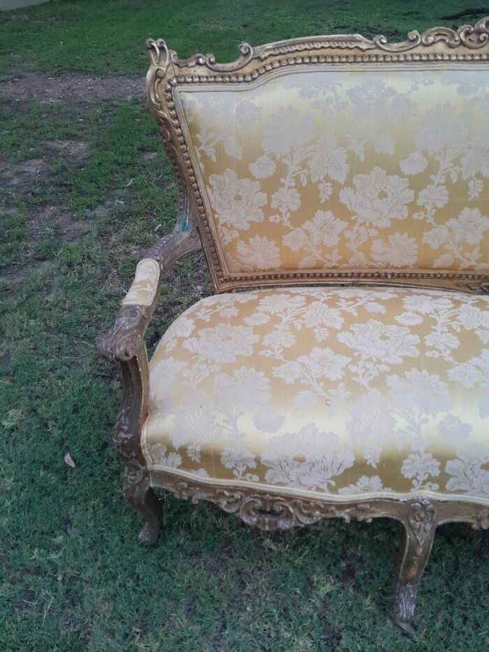 A 20th Century Circa 1950 French Style Ornately Carved Giltwood Settee - Image 8