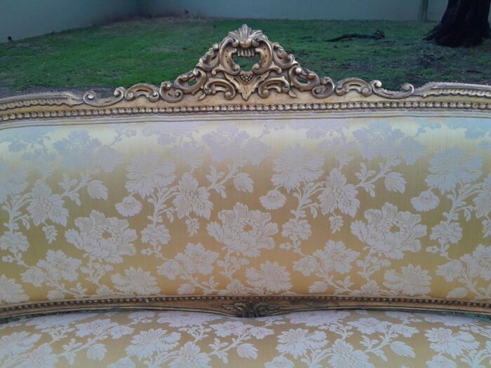 A 20th Century Circa 1950 French Style Ornately Carved Giltwood Settee - Image 9