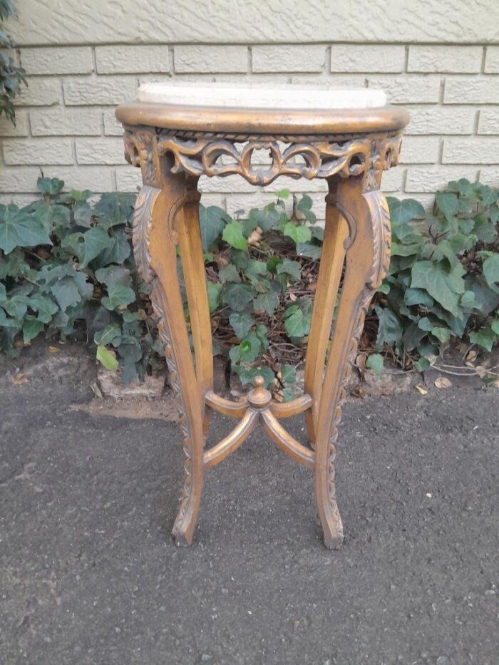 A Pair of 20th Century French Style Gilt Side Tables with Marble Tops - Image 6