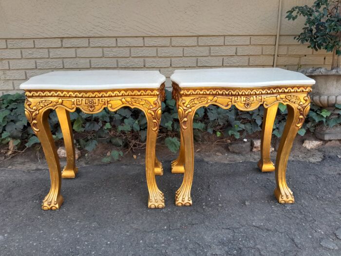 A Pair of 20th century French Style Giltwood Side Tables with Cream Galala Marble Tops - Image 3