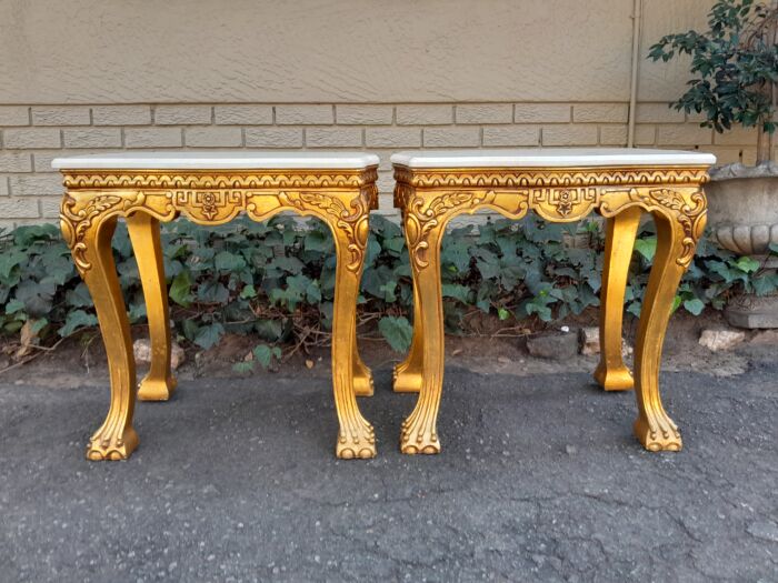 A Pair of 20th century French Style Giltwood Side Tables with Cream Galala Marble Tops - Image 2