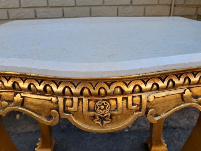 A Pair of 20th century French Style Giltwood Side Tables with Cream Galala Marble Tops - Image 9