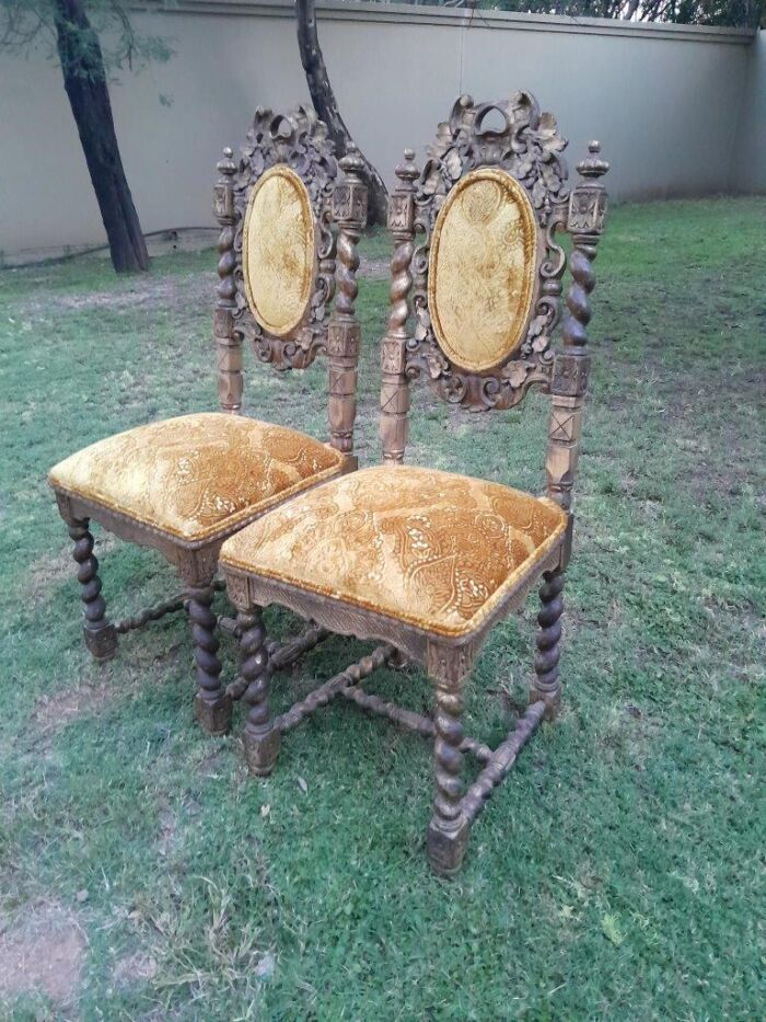 A Pair of 19th Century French Ornately Carved and Gilded Chairs - Image 4