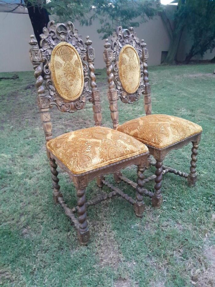 A Pair of 19th Century French Ornately Carved and Gilded Chairs - Image 5