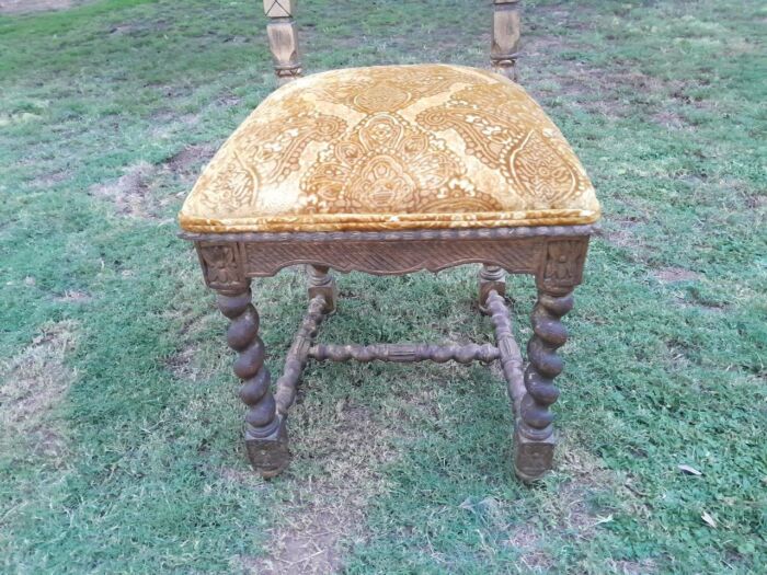 A Pair of 19th Century French Ornately Carved and Gilded Chairs - Image 7