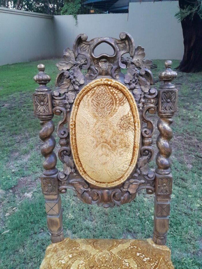 A Pair of 19th Century French Ornately Carved and Gilded Chairs - Image 9