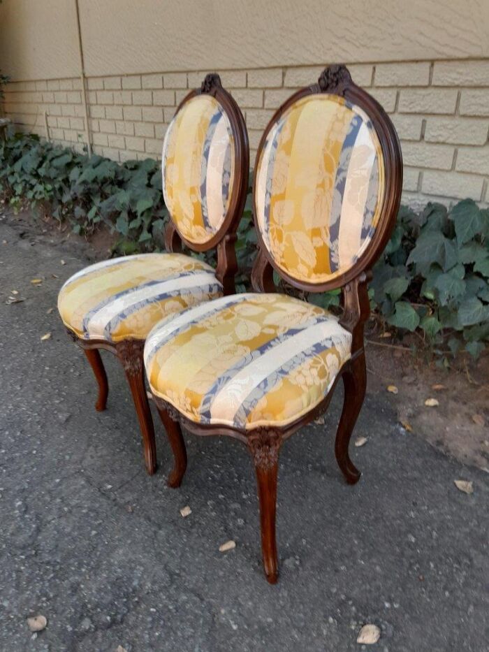 A Pair Of 19th Century French Carved Walnut Chairs - Image 5