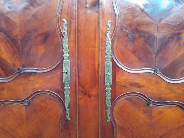 An Early 19th Century French Walnut and Cherrywood Port Armoire with Original Brass Fittings - Image 12