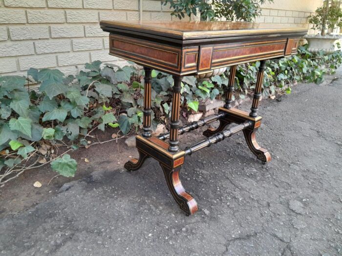 A 19th Century French Burr-Maple And Ebonised Card Table / Drinks Table / Table With Leather Top On Castors - Image 4