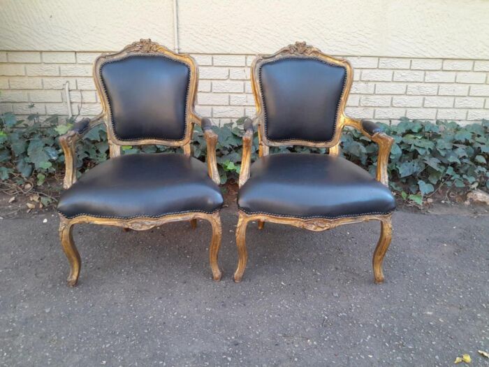 An Early 20th Century Pair of French Giltwood Bergere Armchairs Upholstered in Leather - Image 2