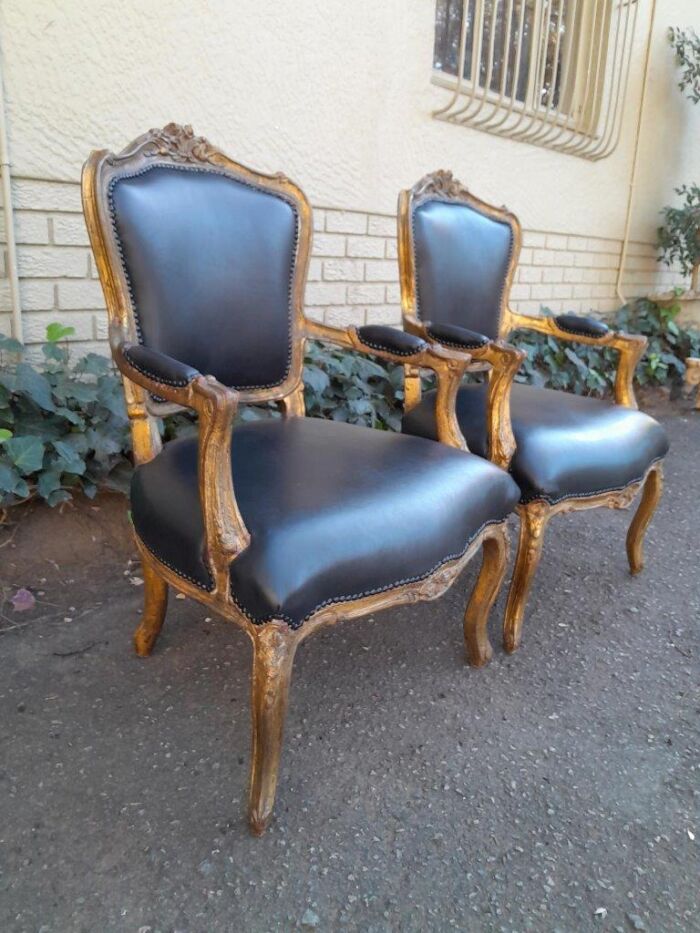 An Early 20th Century Pair of French Giltwood Bergere Armchairs Upholstered in Leather - Image 4