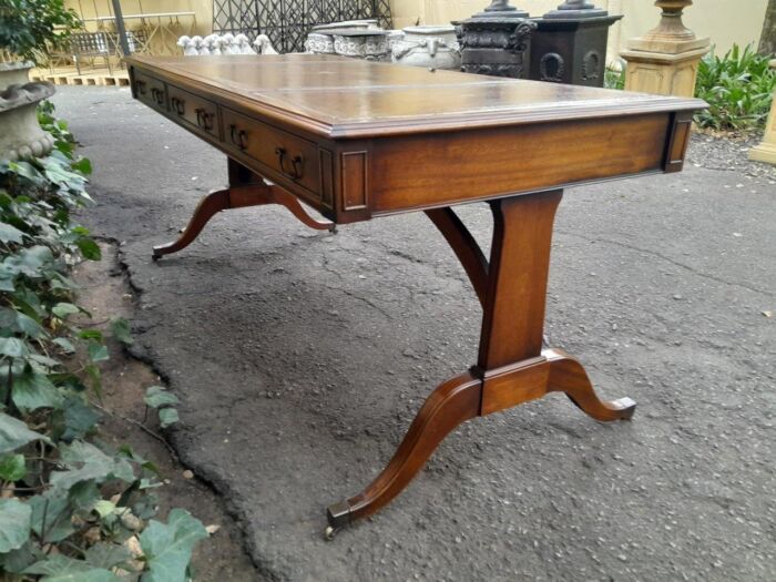 A 20th Century Victorian Style Mahogany Library Desk With  Original Gilt Tooled Leather Inserts On Castors - Image 8