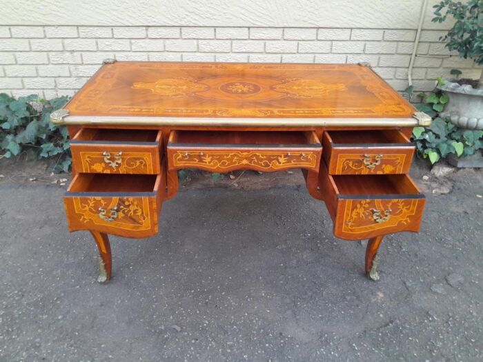 A 20th Century French Style Mahogany And Mahogany Marquetry Inlaid Desk With Brass Caps And Drawers - Image 10