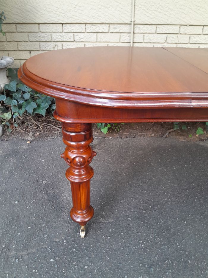 A 19th Century Antique Victorian Mahogany Extending Dining Table with Heavily Carved Legs on Brass Castors - Image 9