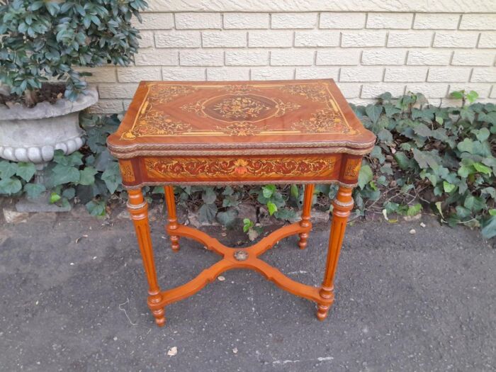 A 20th Century French Style Walnut and Gilt Metal  Games Table with Tooled Leather Top - Image 3