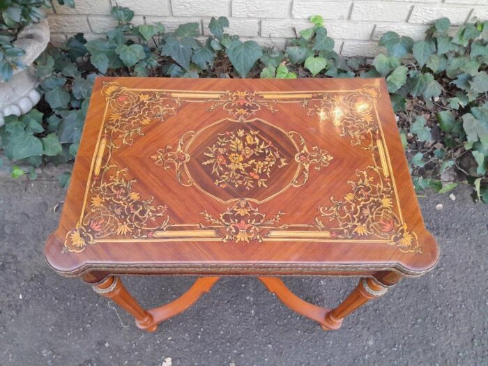 A 20th Century French Style Walnut and Gilt Metal  Games Table with Tooled Leather Top - Image 10