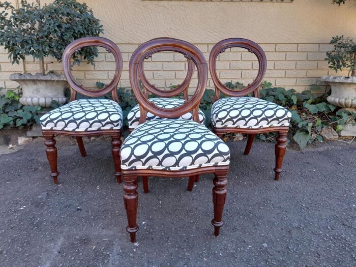A 19th / 20th Century Victorian Set Of Four Mahogany Balloon Back Chairs - Image 2