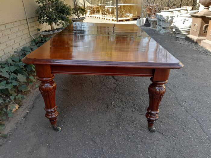 A Late 19th Century Victorian Mahogany Dining Table on Heavily Carved Legs and Original Castors - Image 7