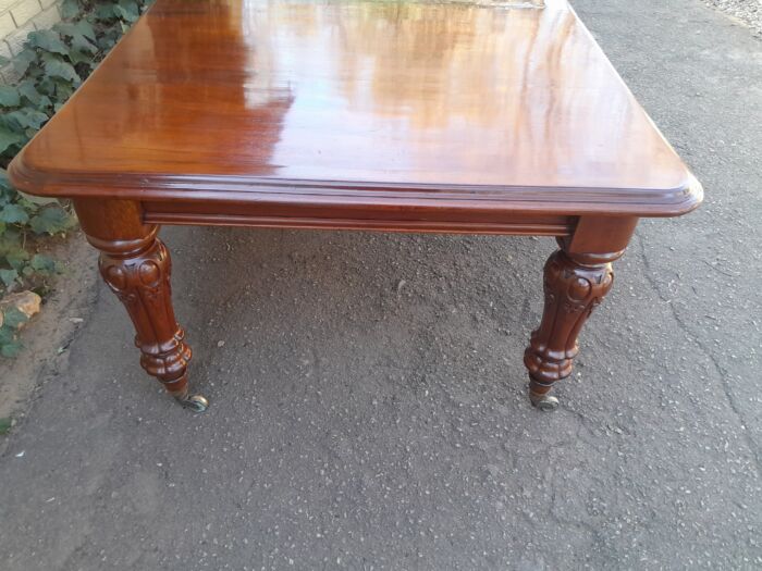 A Late 19th Century Victorian Mahogany Dining Table on Heavily Carved Legs and Original Castors - Image 8