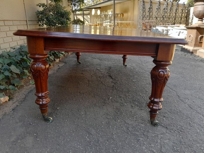 A Late 19th Century Victorian Mahogany Dining Table on Heavily Carved Legs and Original Castors - Image 9