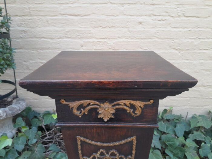An Antique 19th Century Gilt and Ebonised Pedestal - Image 9