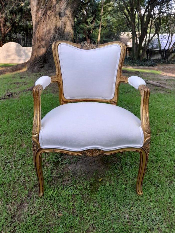 A 20th Century Circa 1920 Pair Of French Carved Giltwood Armchairs - Image 4