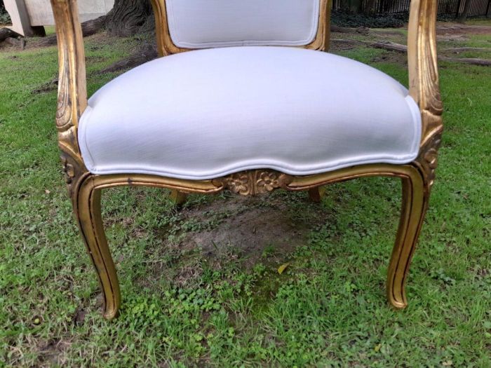 A 20th Century Circa 1920 Pair Of French Carved Giltwood Armchairs - Image 6