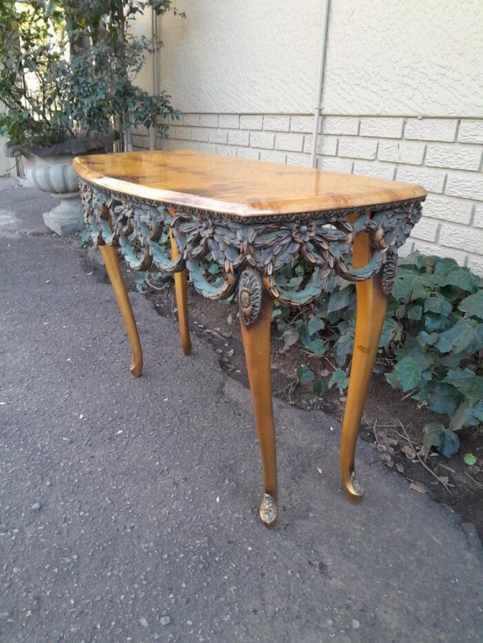 A Mid 20th Century / Circa 1950 Gilt Console Table with Decorative Faux Marble Top - Image 4