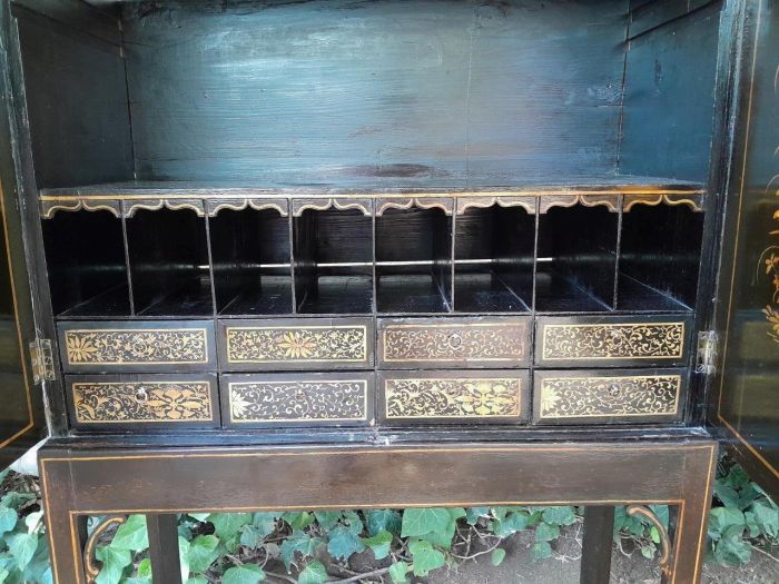 An 18th  / 19th Century Pair of English Chinoiserie Cabinets on Stands - Image 7