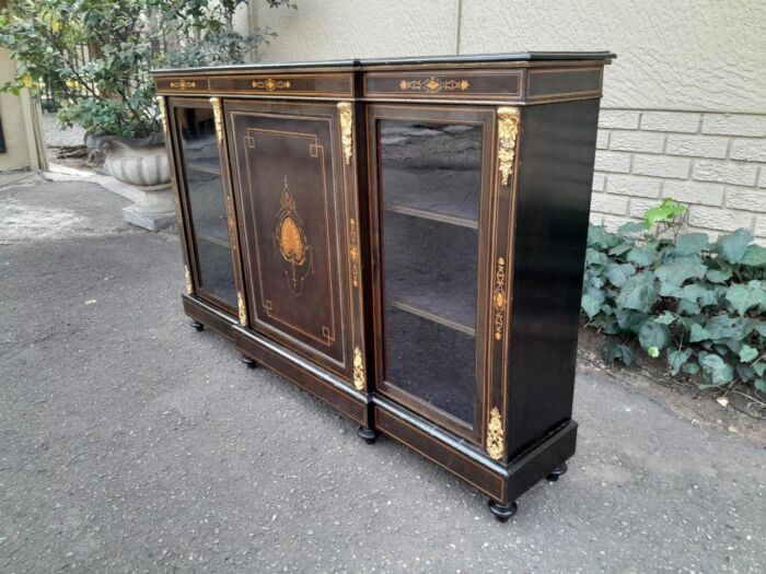 A 19th Century Napoleon III French Walnut Inlaid, Ebonised and Ormolu Credenza / Sideboard / Cabinet with Glazed Doors ND - Image 3