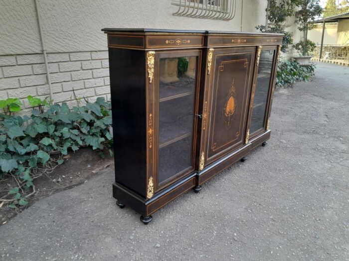 A 19th Century Napoleon III French Walnut Inlaid, Ebonised and Ormolu Credenza / Sideboard / Cabinet with Glazed Doors ND - Image 4