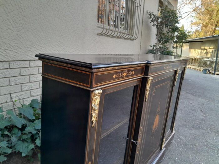 A 19th Century Napoleon III French Walnut Inlaid, Ebonised and Ormolu Credenza / Sideboard / Cabinet with Glazed Doors ND - Image 6