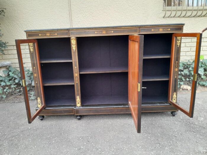 A 19th Century Napoleon III French Walnut Inlaid, Ebonised and Ormolu Credenza / Sideboard / Cabinet with Glazed Doors ND - Image 10
