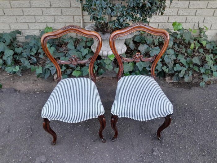 A 19th Century Circa 1880s Pair Of Victorian Mahogany Bustle Back Chairs - Image 3