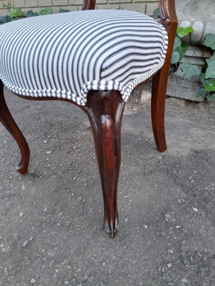A 19th Century Circa 1880s Pair Of Victorian Mahogany Bustle Back Chairs - Image 7