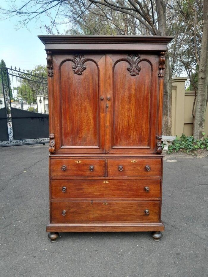 A 19TH Century Antique Victorian Mahogany Linen Press With Drawers and Shelves - Image 2