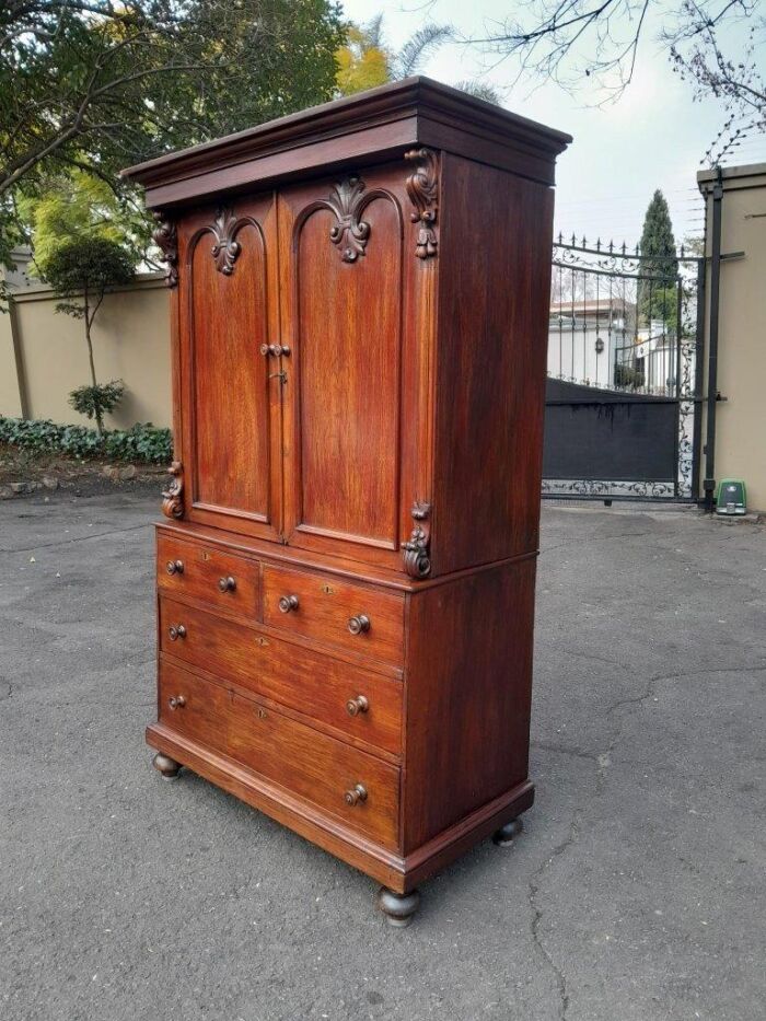 A 19TH Century Antique Victorian Mahogany Linen Press With Drawers and Shelves - Image 3