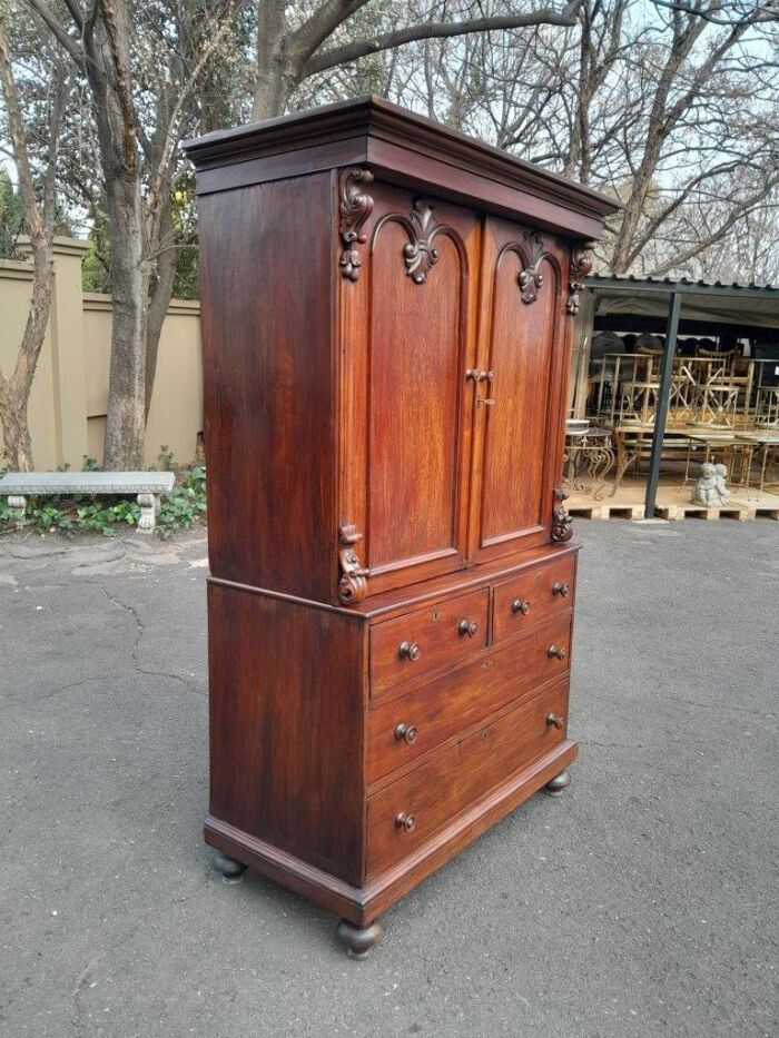 A 19TH Century Antique Victorian Mahogany Linen Press With Drawers and Shelves - Image 4