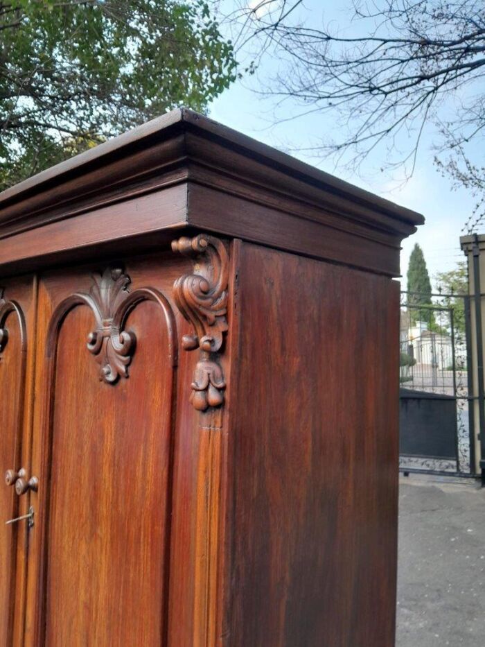 A 19TH Century Antique Victorian Mahogany Linen Press With Drawers and Shelves - Image 8